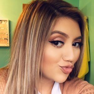 Meet your Posher, Desiree